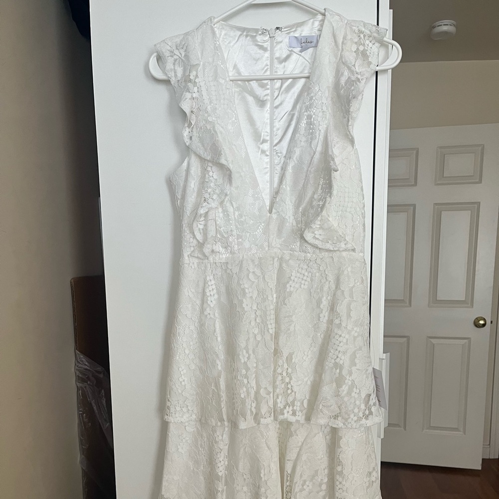 Molinetto White Lace Ruffled Tiered
Sleeveless Maxi Dress